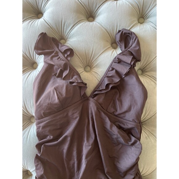 Gap womens Ruffle Tummy Control one Piece Swimsuit Small - Picture 3 of 7